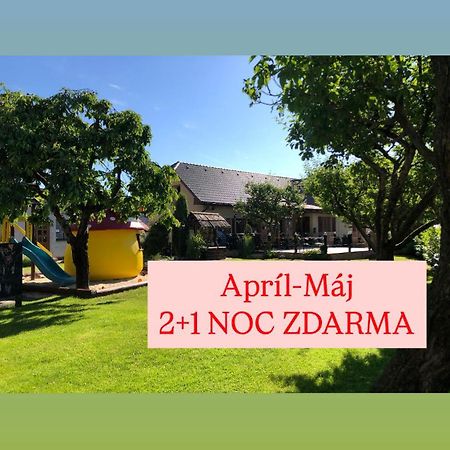 Valča Apartmany Berries מראה חיצוני תמונה